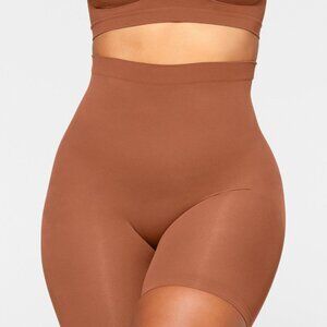 SKIMS Seamless Sculpt Mid Thigh Short (NWOT) in limited edition bronze - size XL